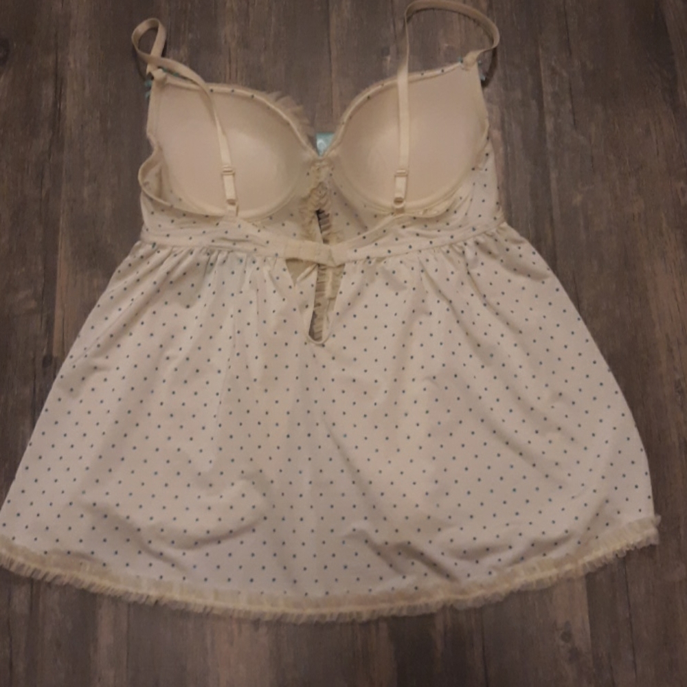 Lingerie - Picture 3 of 5